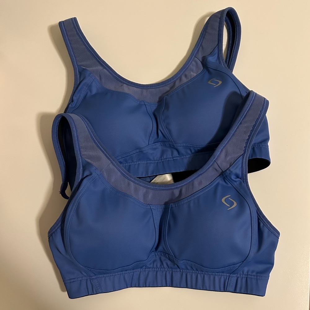 BUNDLE of 2 Moving Comfort Vero molded cup sports bras